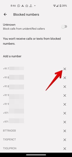 Список заблокированных номеров в приложении «Телефон» с кнопкой «X» поблизости.