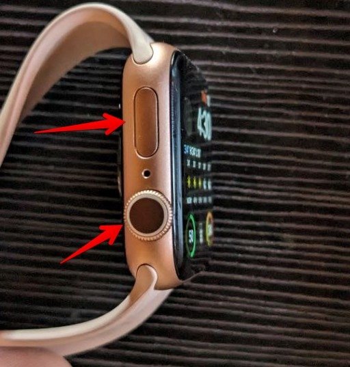 Снимок экрана Apple Watch. Нажмите цифровую корону и боковую кнопку.