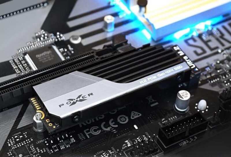 SSD-накопитель Silicon Power XS70 на материнской плате