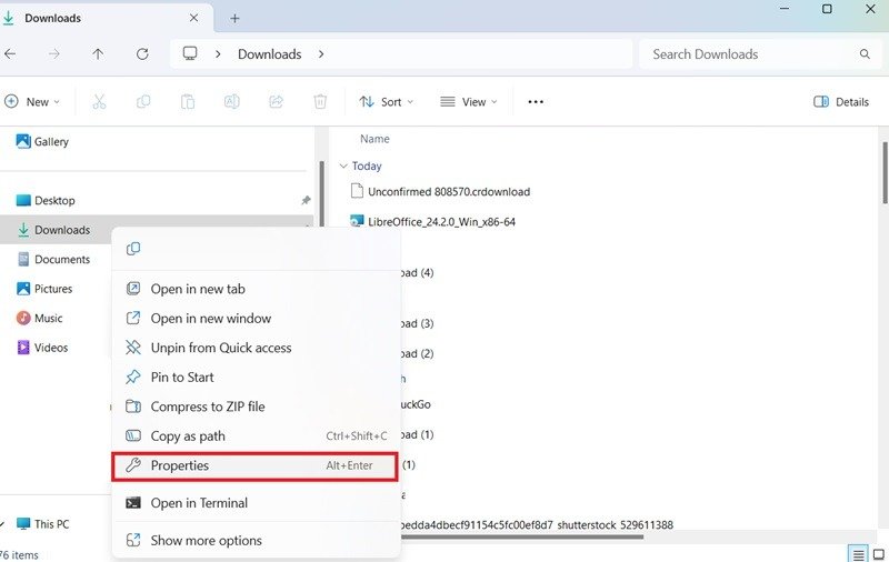 Щелкните правой кнопкой мыши папку «Загрузки» в меню быстрого доступа, чтобы выбрать ее «Свойства».