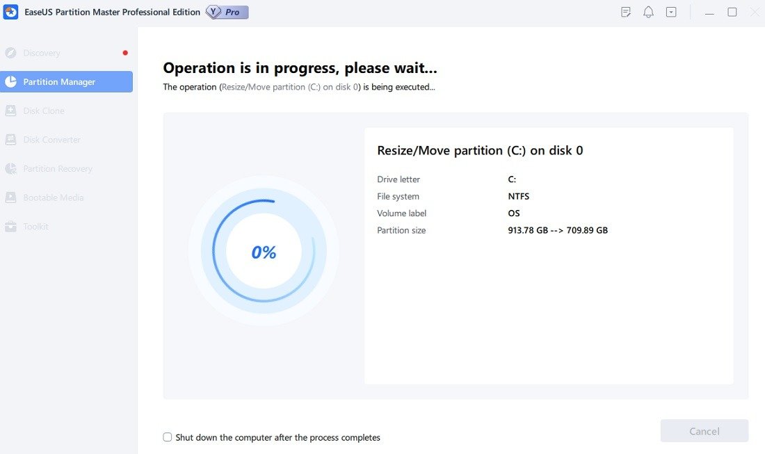 Текущая операция изменения размера раздела C в мастере EaseUS Partition Master.