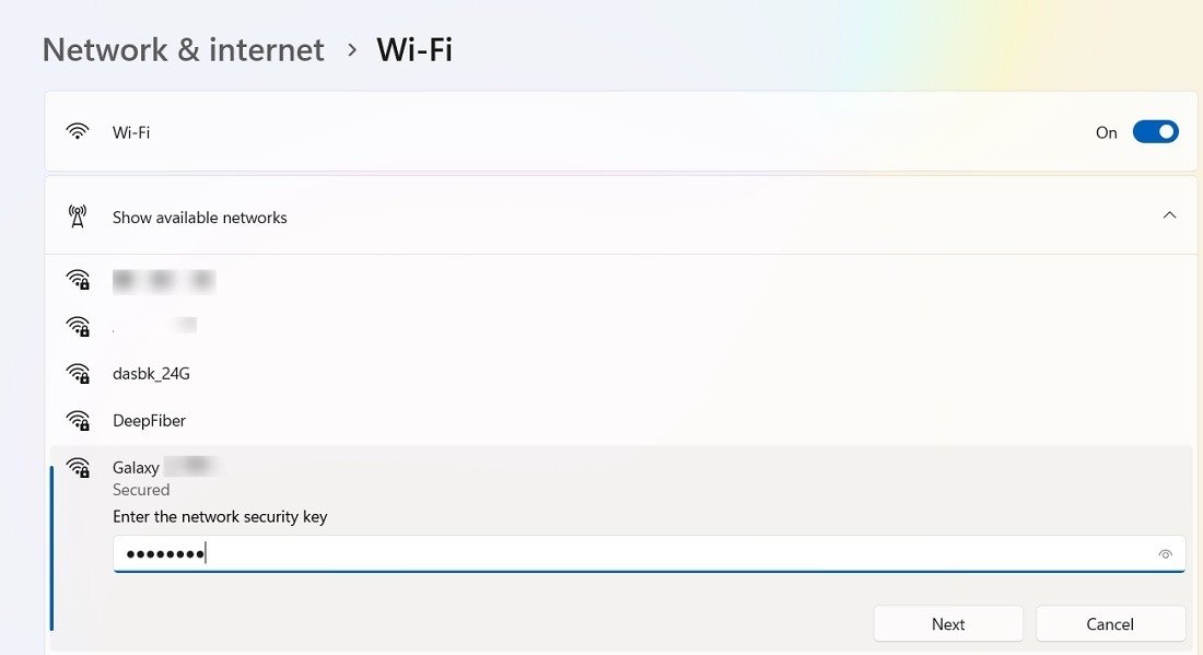 Повторно подключитесь к сети Wi-Fi, введя ключ безопасности сети.