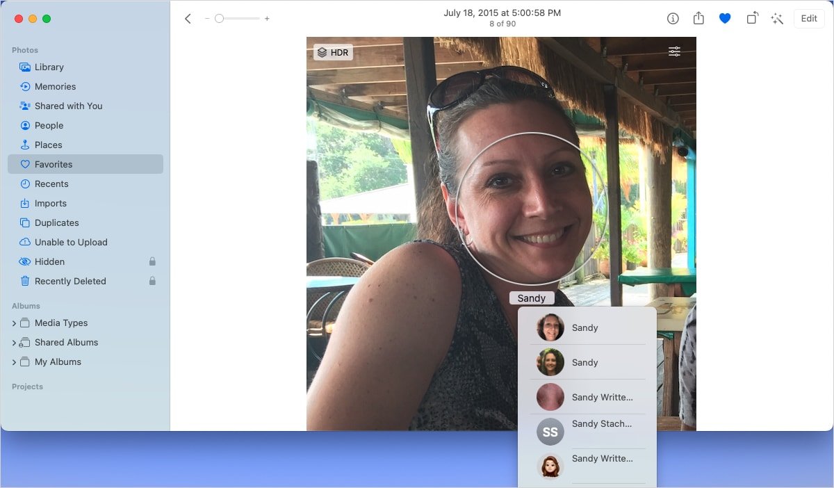 Имя добавлено к лицу в приложении «Фото» на Mac