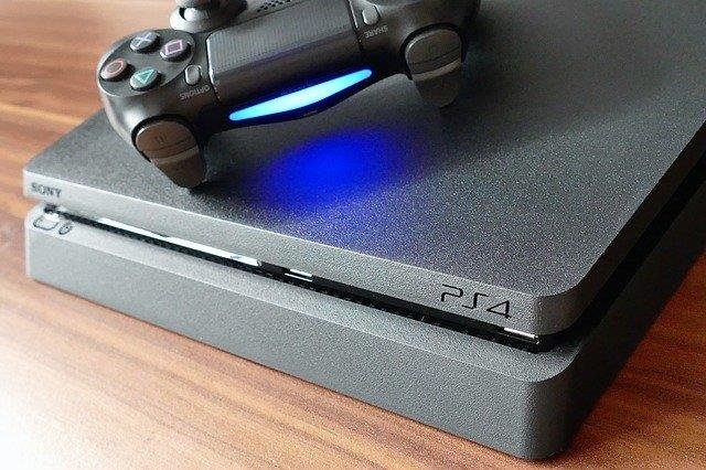 Интернет-игры на диване для PS4