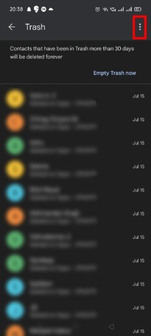 Нажатие на три точки в папке «Корзина» в приложении «Google Контакты».
