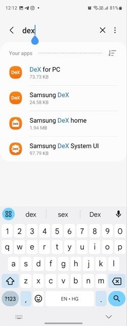 Поиск приложений, связанных с DeX, в настройках телефона Samsung.