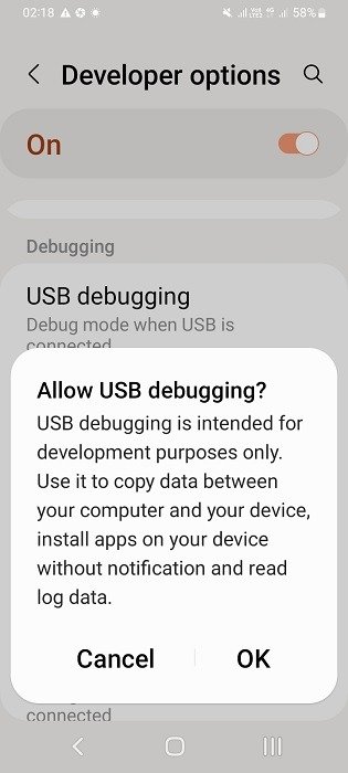 Отладка по USB включена на телефоне Android.