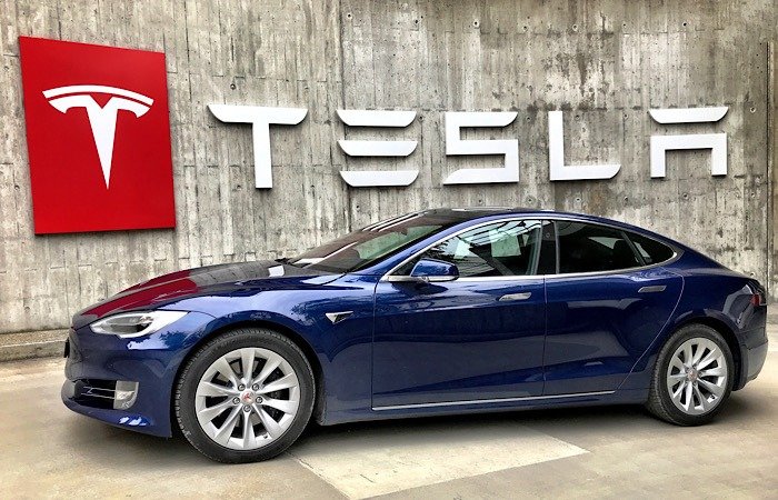 Выставочный зал Tesla с полным самообслуживанием
