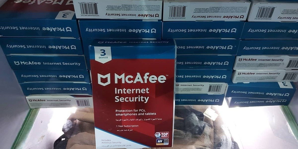 На выставке представлены продукты McAfee Internet Security.