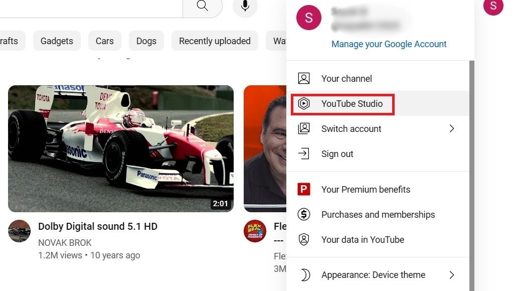 Выберите «YouTube Studio» в своем аккаунте YouTube.