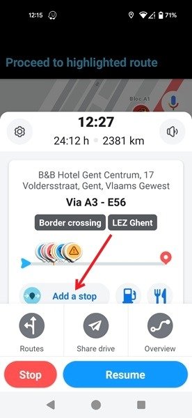 Нажатие кнопки «Добавить остановку» в приложении Waze.