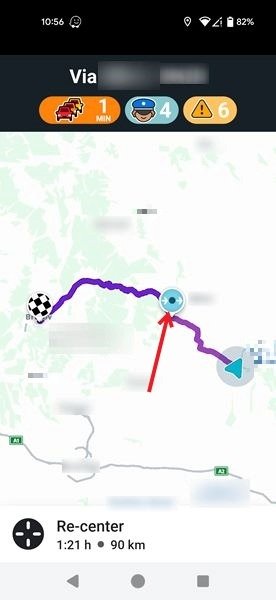 Длительное нажатие на точку остановки в приложении Waze.