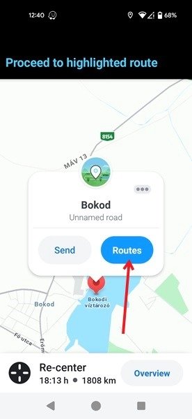 Нажатие кнопки «Маршруты» для остановки в приложении Waze.