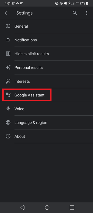 Выбор опции «Google Assistant» в настройках приложения Google.