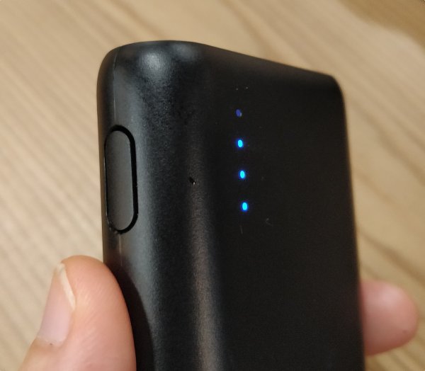 anker-powercore-кнопки-свет