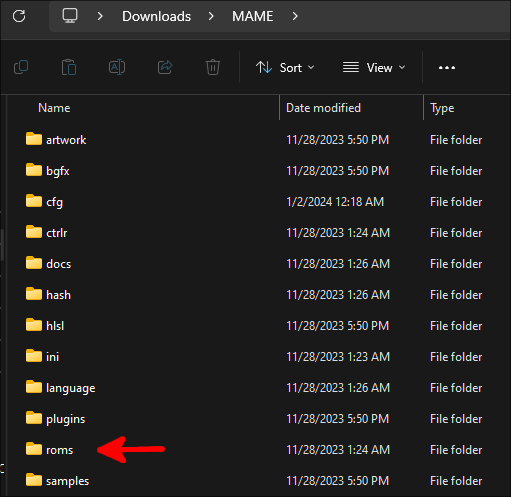 Стрелка указывает на папку ROM в установке Windows MAME.
