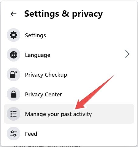 Выбор опции «Управление прошлой активностью» в меню «Настройки и конфиденциальность» на веб-сайте Facebook