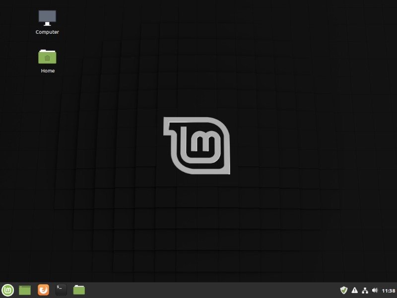 Рабочий стол Cinnamon в Linux Mint при загрузке