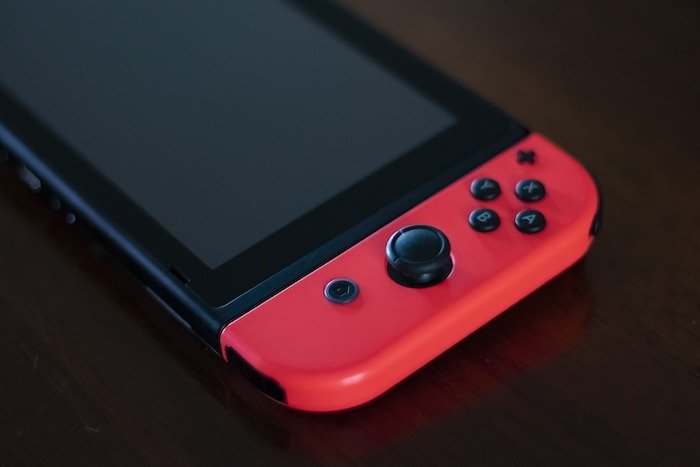 Подключите джойконы к Mac Red Joycon