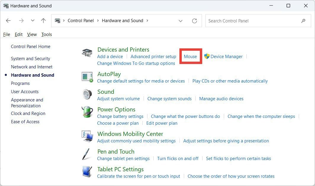 Панель управления со ссылкой «Мышь», выделенной на странице «Оборудование и звук».