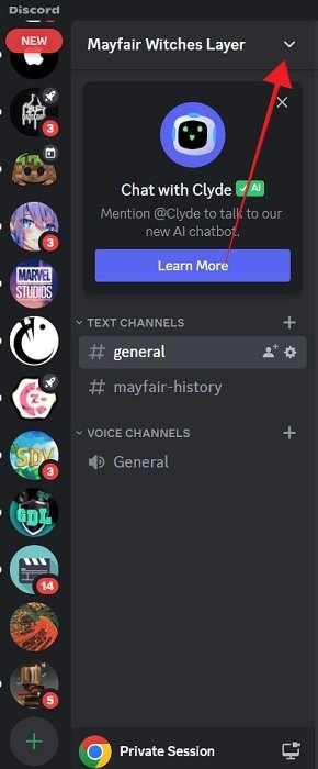 Нажав на значок вниз рядом с именем сервера в Discord для ПК.