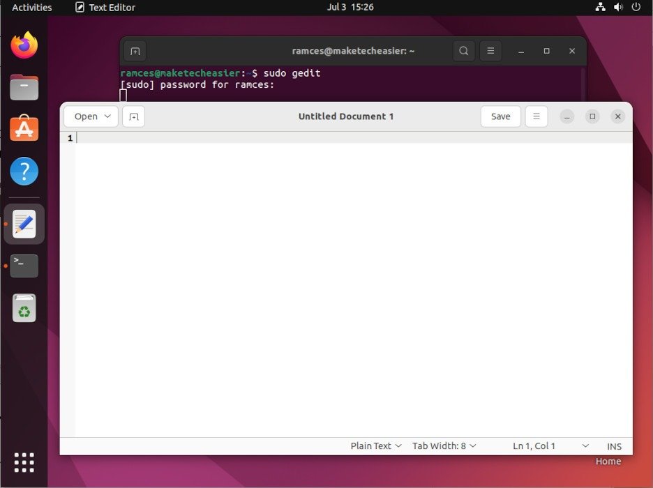 Снимок экрана рабочего стола Ubuntu, на котором запущен сеанс суперпользователя gedit.