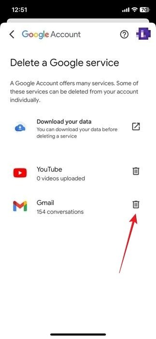 Нажатие кнопки корзины рядом с Gmail в приложении Gmail для iOS.