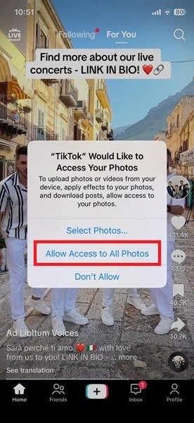 Выбор опции «Разрешить доступ ко всем фотографиям» в приложении TikTok для iPhone.