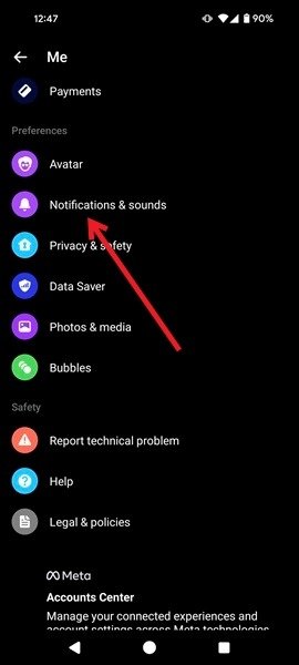 Выбор опции «Уведомления и звуки» в мобильном приложении Messenger.
