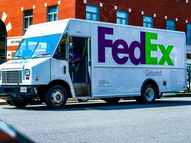Мошенничества в Facebook поддаются на руку Fedex