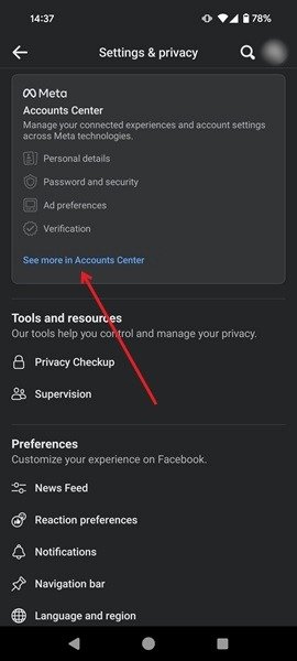 Нажмите «Увидеть больше в Центре учетных записей» в приложении Facebook.