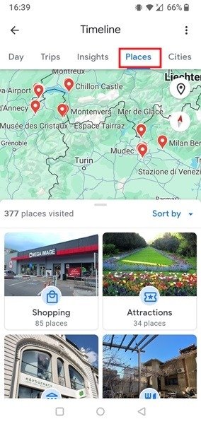 Переключение на вкладку «Места» на временной шкале Google Maps.