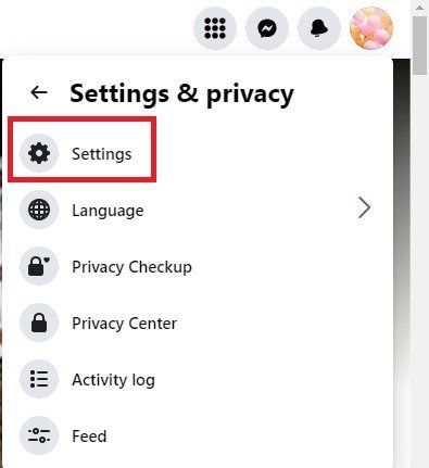 Нажмите «Настройки» в меню «Настройки и конфиденциальность» в Facebook для ПК.