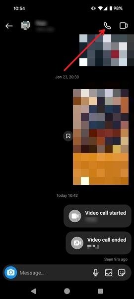 Нажатие на значок телефонного звонка в приложении Instagram.