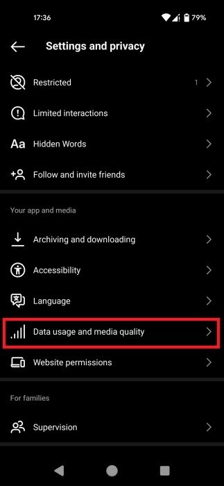 Выбор опции «Использование данных и качество мультимедиа» в Instagram.
