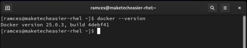 Терминал, показывающий пониженную версию Docker, работающую в RHEL.