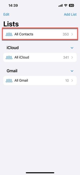 Приложение Iphone Contacts, показывающее списки контактов