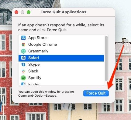 Снимок экрана, показывающий выбор приложений для принудительного закрытия на Mac
