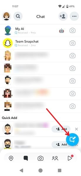 Нажатие на значок нового сообщения в приложении Snapchat для Android.