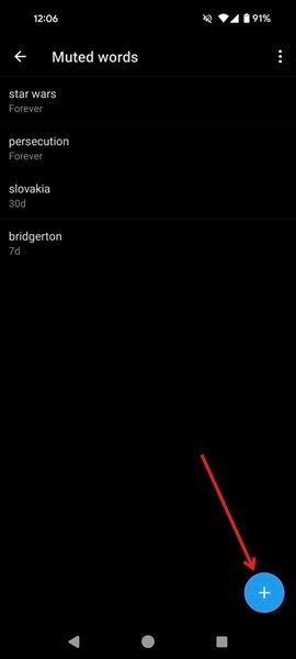 Нажатие кнопки + на экране «Приглушенные слова» в приложении Twitter для Android.
