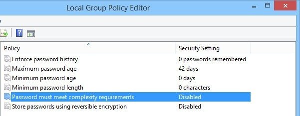 Дважды щелкните политику «Пароль должен соответствовать требованиям сложности».