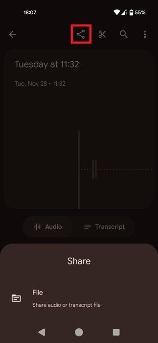 Нажатие на значок «Поделиться» в приложении Google Recorder.