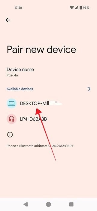 Выбор ПК из списка Bluetooth-устройств, доступных для сопряжения, в настройках Android.