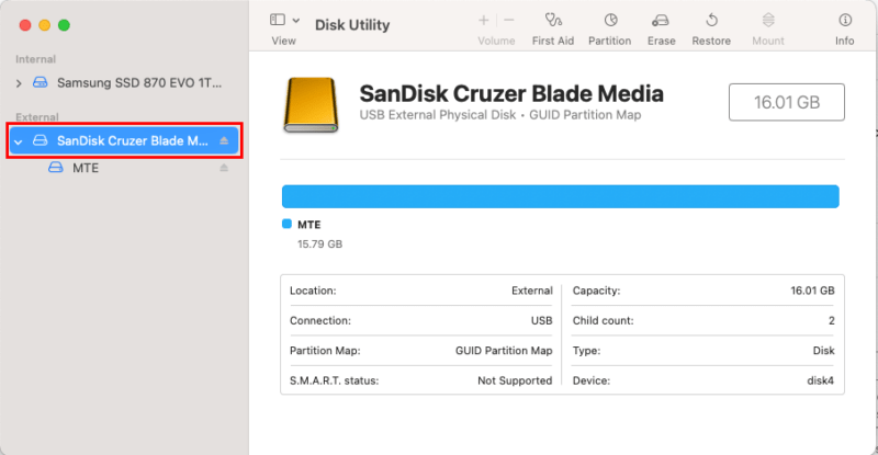 Снимок экрана, на котором выделен внешний физический диск в Дисковой утилите MacOS.