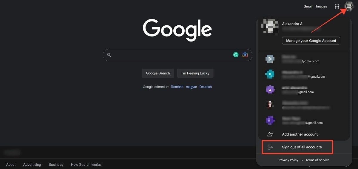 «Выход из всех учетных записей» на странице Google в браузере на ПК.