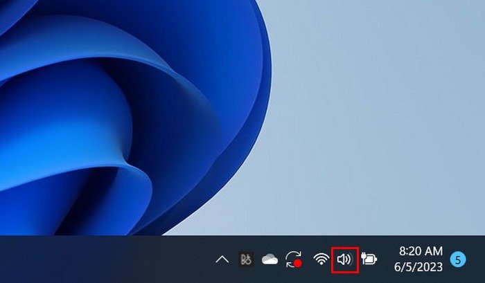 Щелкните правой кнопкой мыши значок громкости на панели задач.