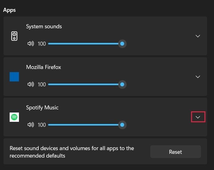 Нажмите на стрелку раскрывающегося списка рядом с Spotify в настройках звука.