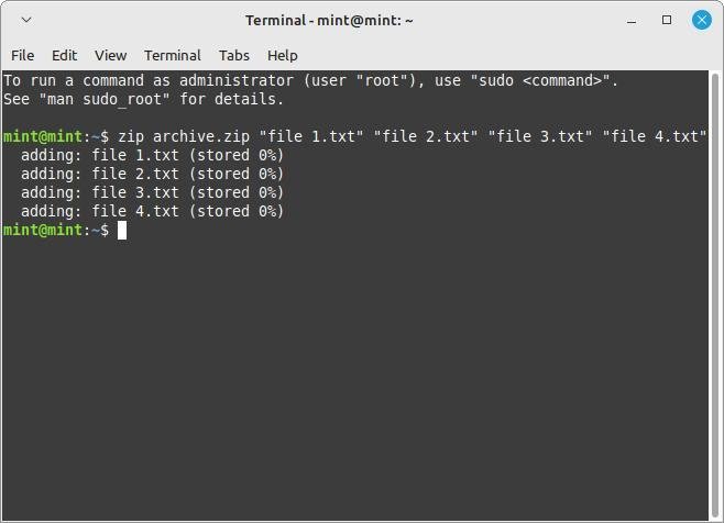 Терминал, архивирующий несколько файлов в одном примере команды Linux Zip