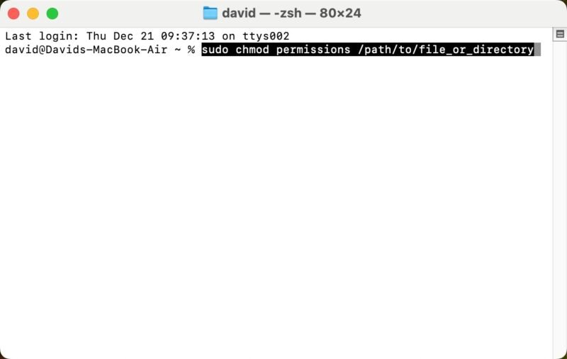 Окно терминала, показывающее команду Chmod