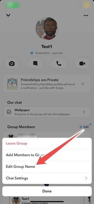 Выбор опции «Редактировать имя группы» во всплывающем меню в приложении Snapchat.
